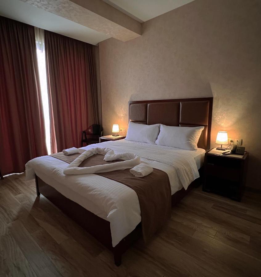 Aura Hotel Tbilisi Exterior foto