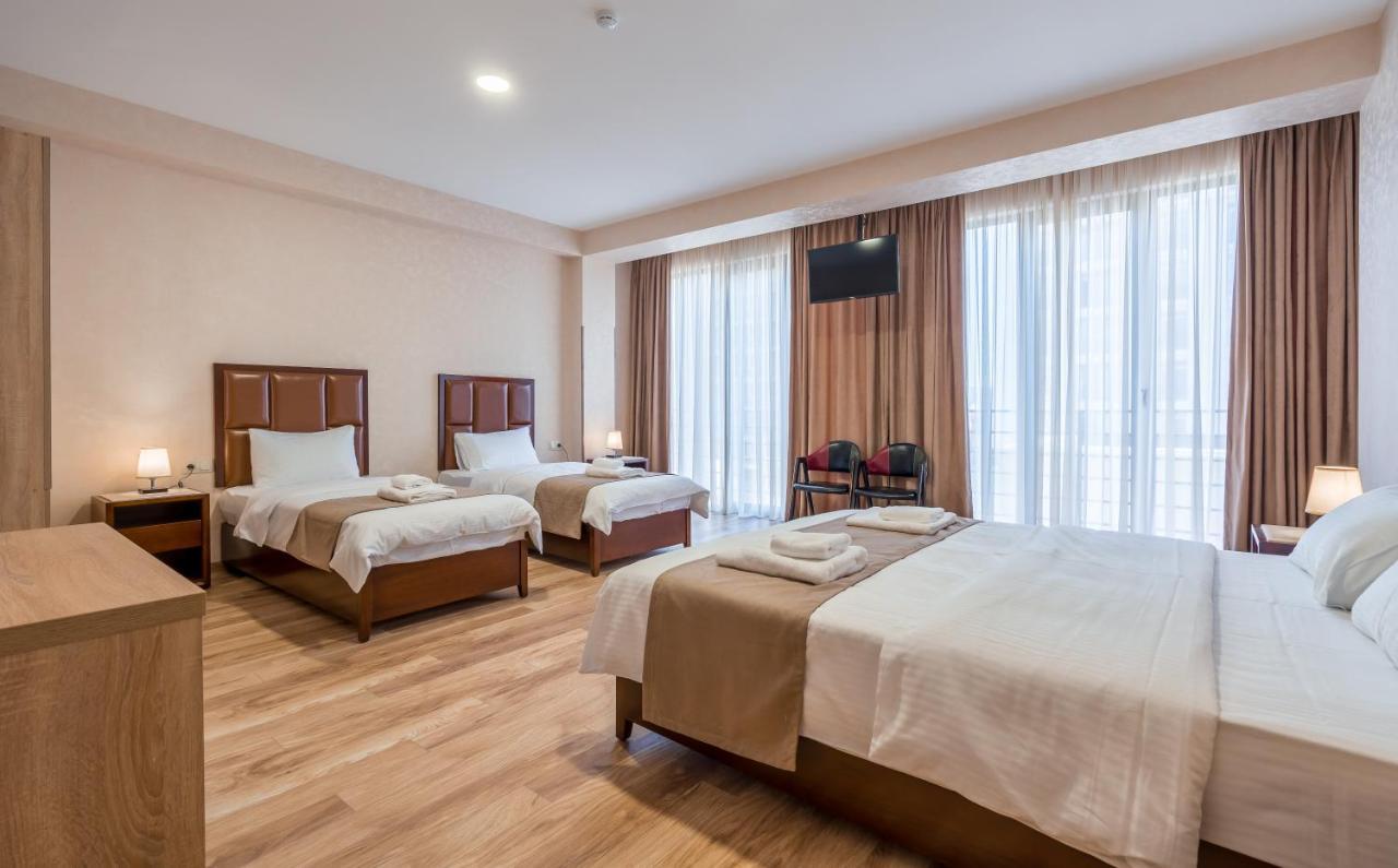 Aura Hotel Tbilisi Exterior foto
