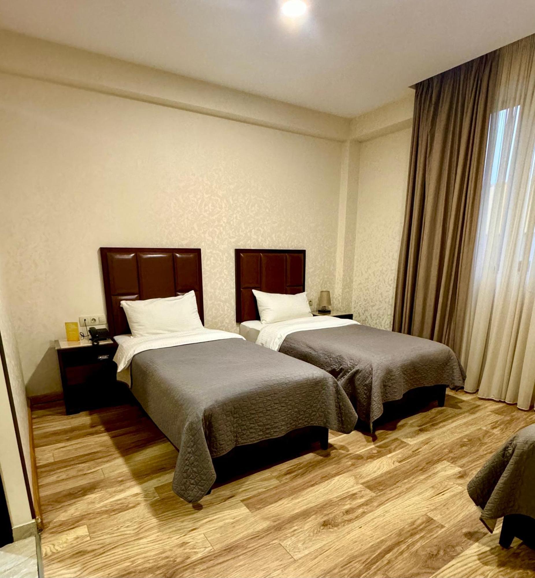 Aura Hotel Tbilisi Exterior foto